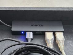 Anker USB hub light